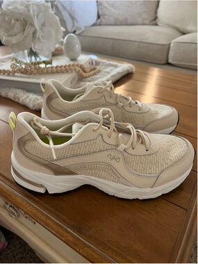 New Women's Ryka Imagine Beige & White Athletic Shoes Size 11